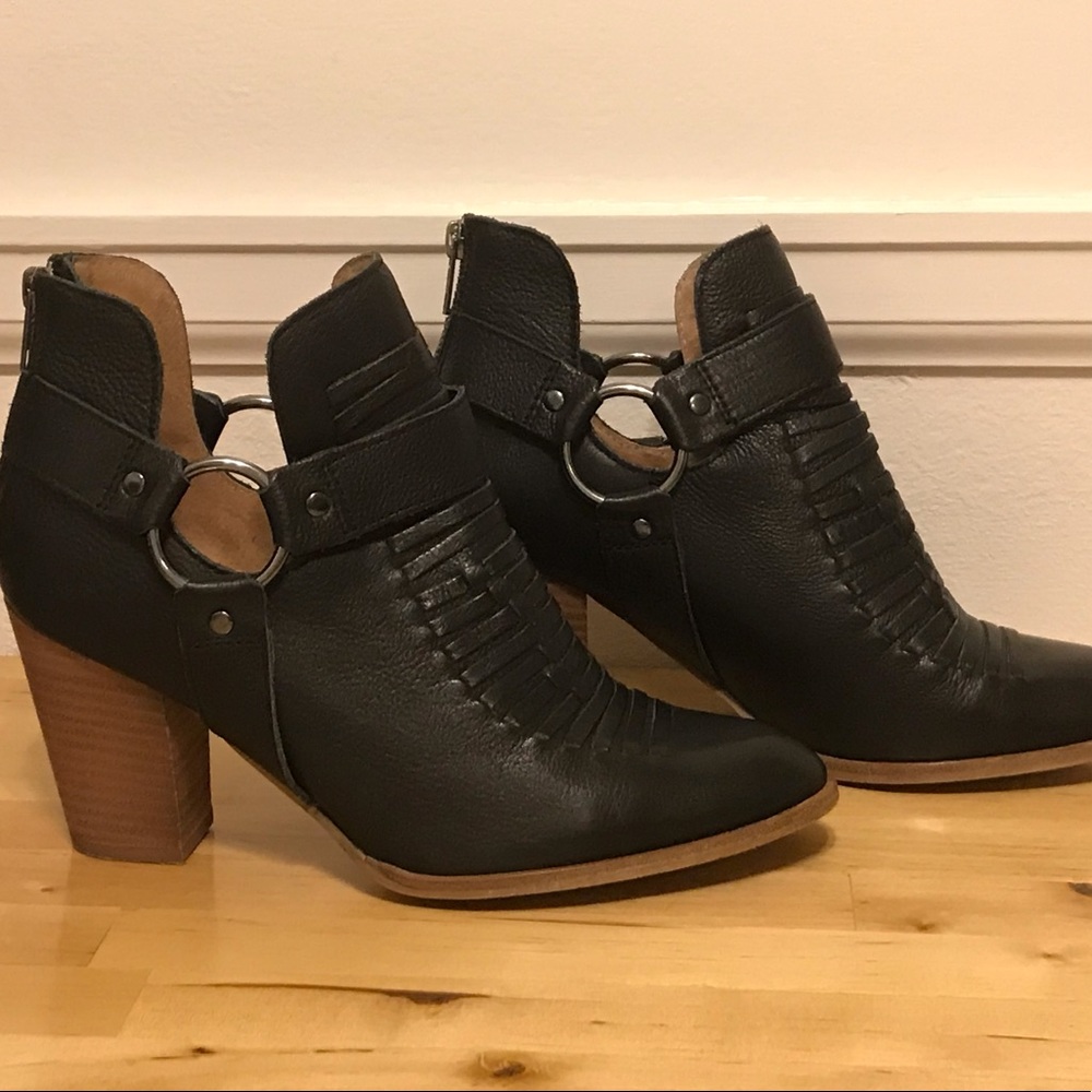Seychelles Impossible Women’s Booties - Size 9